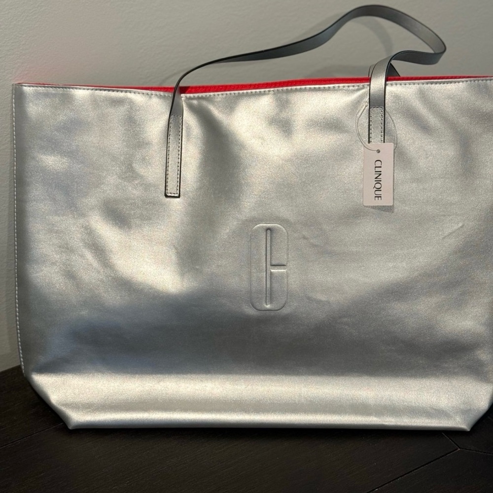 Clinique Holiday Bag-Brand New! Never Used! Tags Still Attached! - Picture 4 of 6